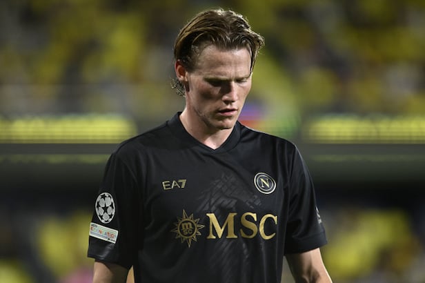 Bốn đội Italy cùng thua, suất dự Champions League bị đe dọa 2 Serie A Champions Suffer Shocking Champions League Defeats