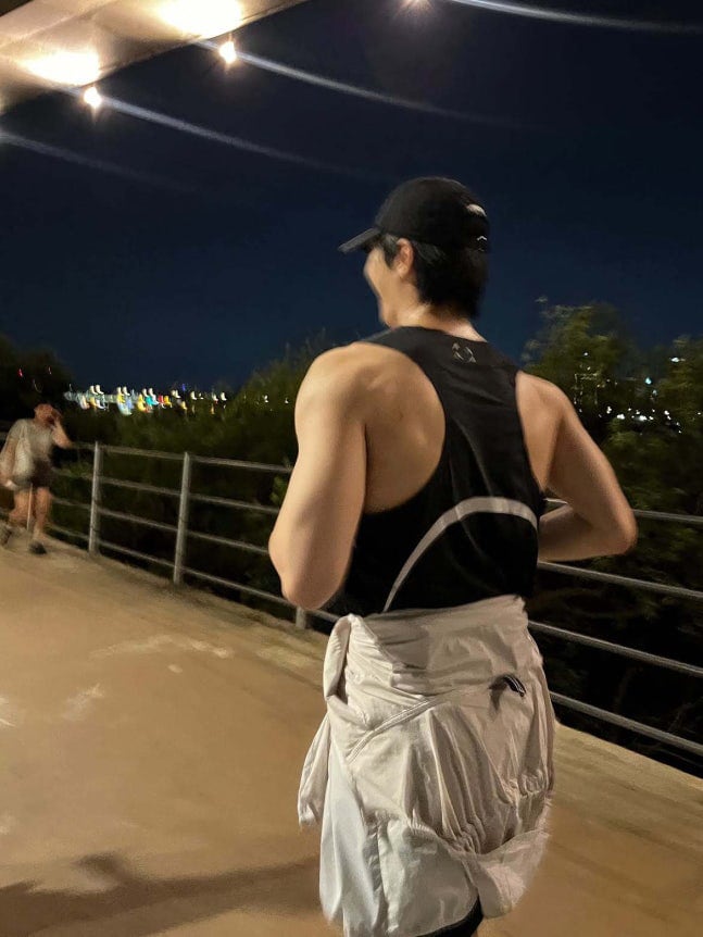 위하준, 이두·삼두 근육 펌핑 제대로네…지창욱도 놀란 피지컬