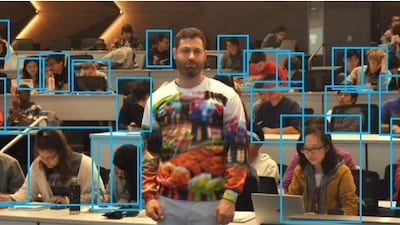 AI 감시에 맞선 인간… AI가 인식 못하는 ‘디지털 투명 망토’ 등장