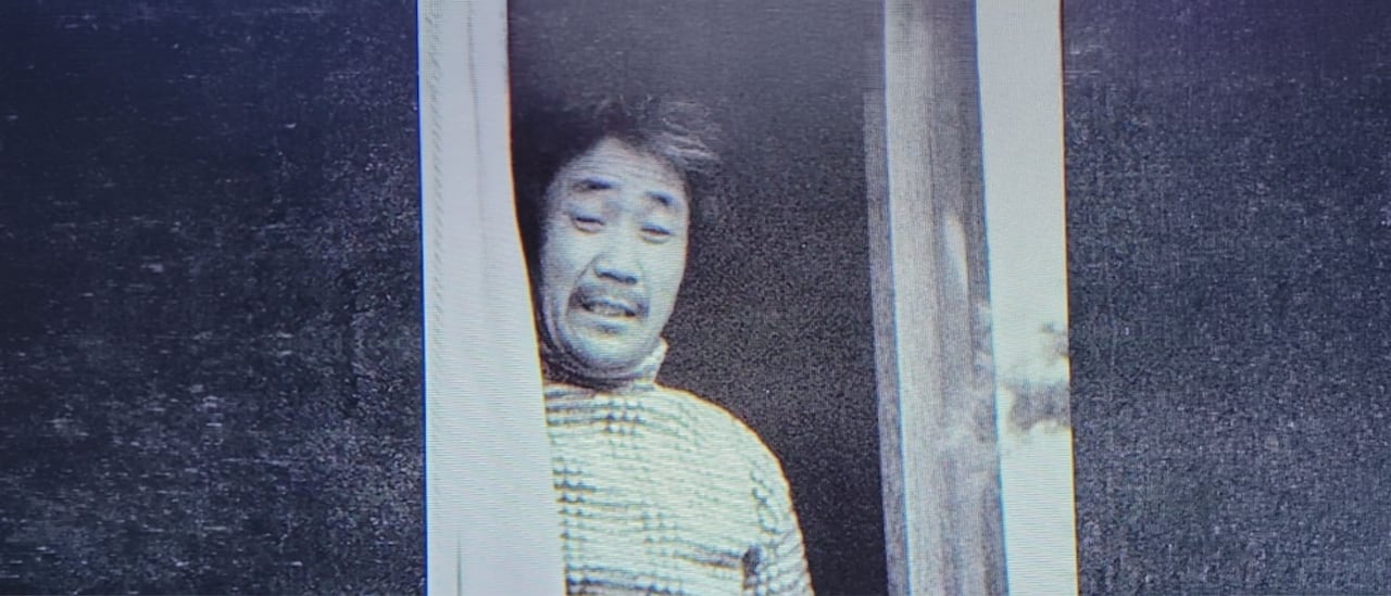 1980년 3월 필로폰을 몰래 만들던 부산 남구 민락동 이황순의 별장. 이황순이 검찰에 검거되기 전 창가에서 밖을 내다보고 있는 모습./부산일보 제공
