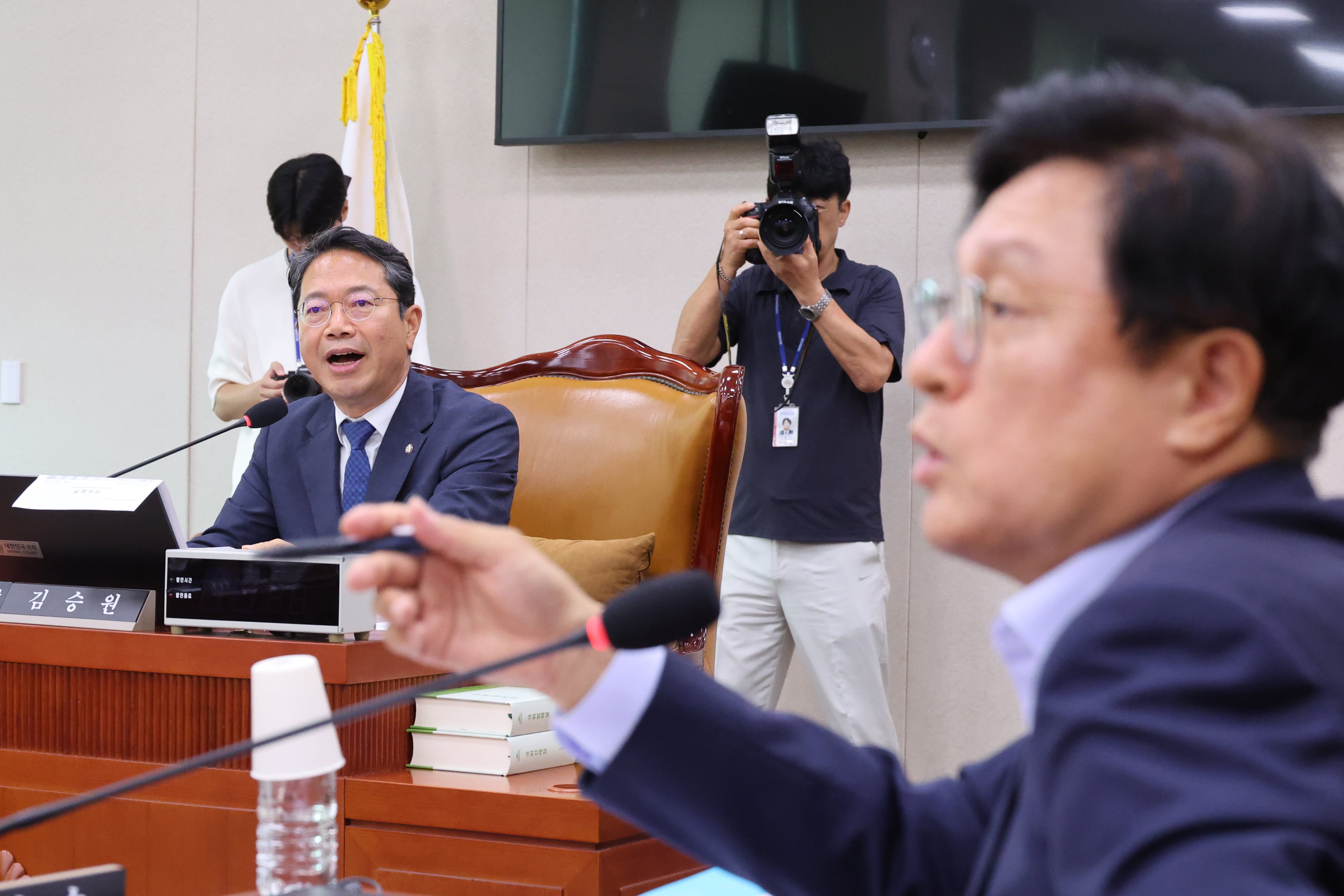 與 법사위원 “의견 폭넓게 수렴해 보완수사권 폐지…인권 외면 주장은 거짓말"