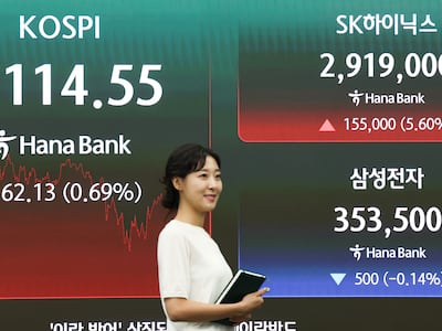 SK하이닉스가 삼성전자를 제치고 코스피 시가총액 1위로 장을 마친 22일 오후 서울 중구 하나은행 딜링룸에 SK하이닉스 및 삼성전자 시세가 표시되어 있다. 2026.6.22 ⓒ 뉴스1 최지환 기자