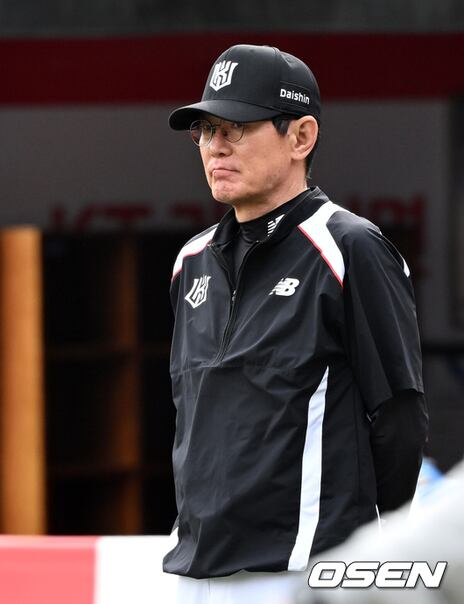 【黒】韓国プロ野球 KT WIZ 監督 ユニフォーム KT Wiz Faces Lotte Giants, Kiwoom Heroes' Top Starters
