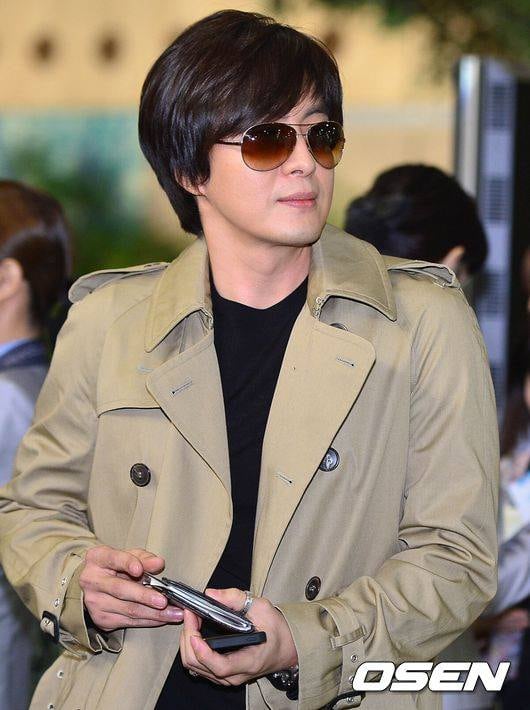 '박수진♥' 배용준, 103인치 한정판 TV 첫 주인..100억 충무로 전설에 넘겨 ('백만장자')
