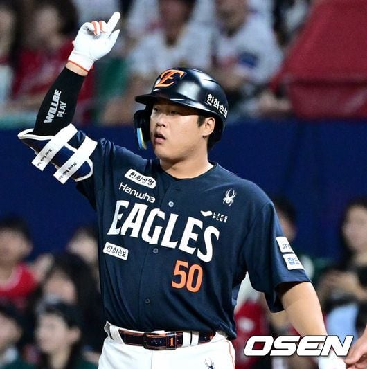 잠실에서 밀어쳐서 홈런 2방, 100억 타자의 괴력…그런데 왜 “희생플라이 쳤을 때 제일 기뻤어요” 좋아했나