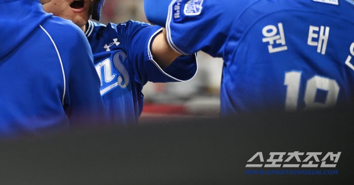 Samsung Lions Edge KIA Tigers, Take 2-1 Series Lead - 조선일보