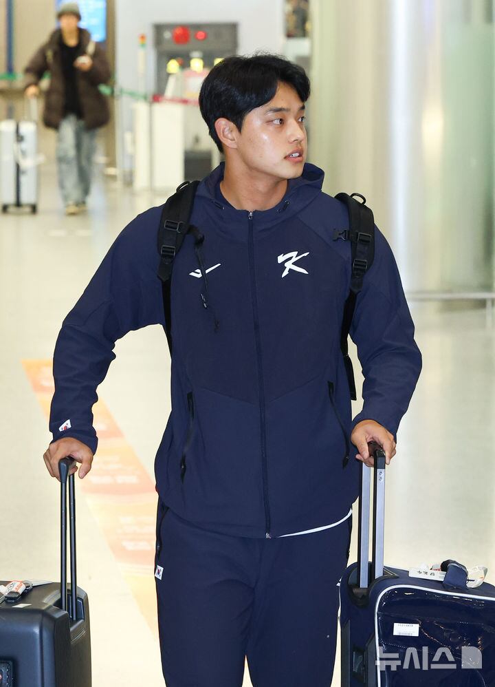 전지훈련 마치고 귀국하는 문동주