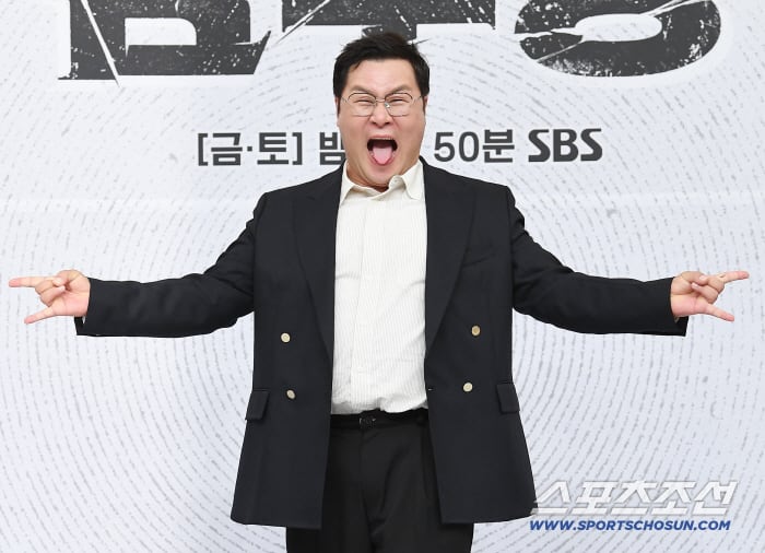 '김부장' 윤경호, '락앤롤' 도파민 터지는 코미디→반전 액션 열연까지