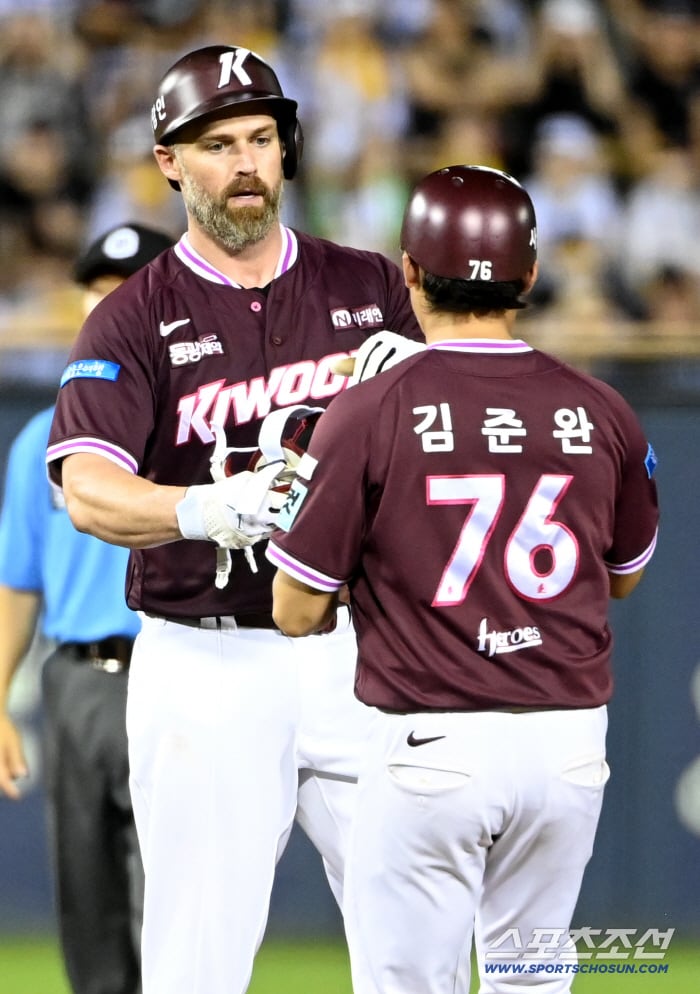'이런 선수가 왜 방출됐나' 오기 전 꼴찌 → 4위 기적이 일어났다