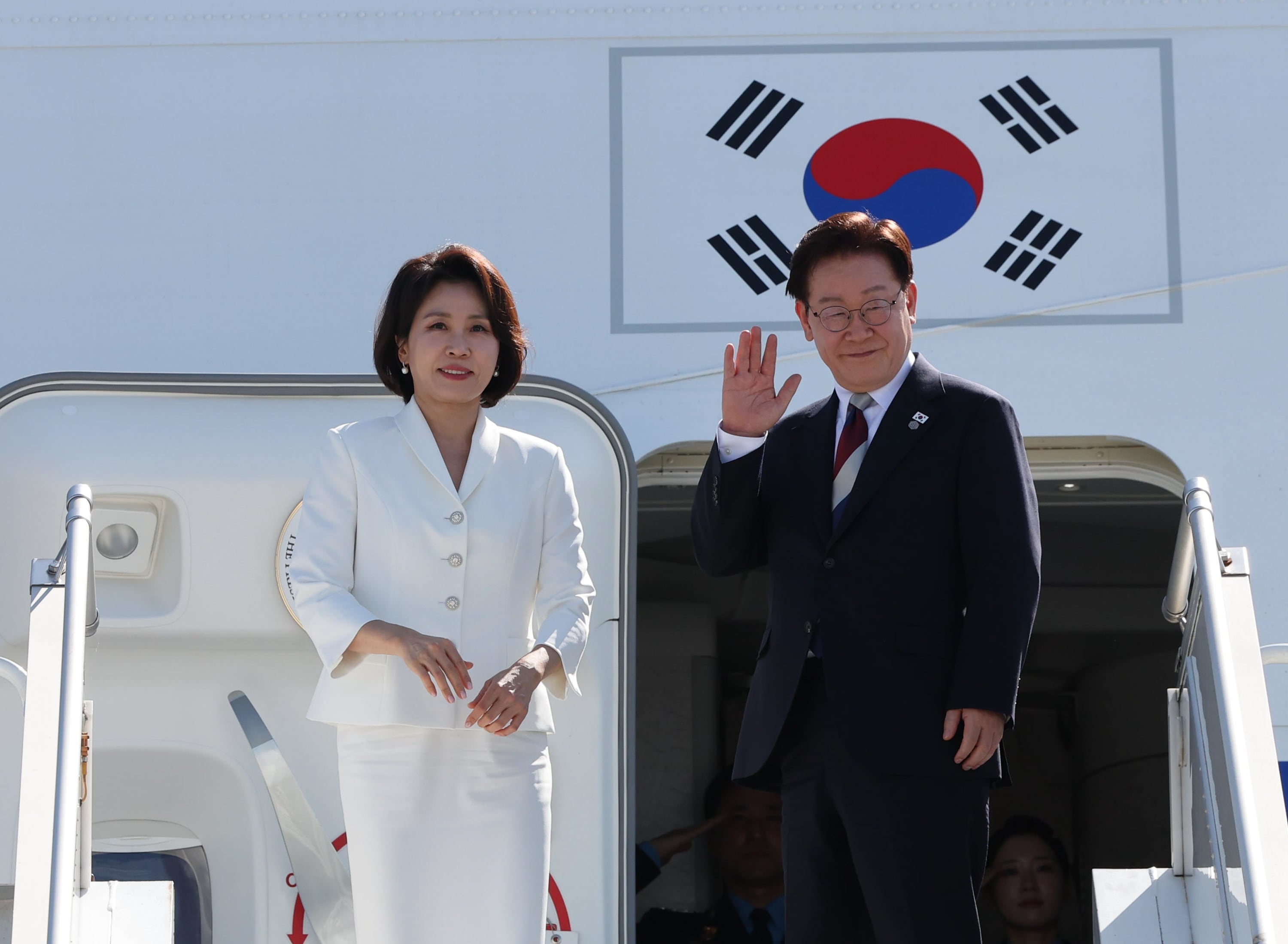 李 대통령, G7 마치고 귀국길…첫 9박 10일 유럽순방 종료