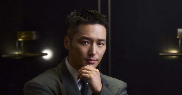 Byun Yo-han Embraces New Confidence as Husband, Actor in 'Tazza4' - 조선일보