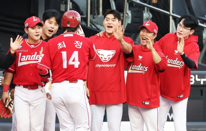 21시즌 연속 두자릿수 홈런을 터뜨린 최정. 사진=SSG 랜더스