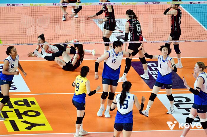 웹사이트상위노출 홈페이지상위노출 사이트상위노출24-20을 뒤집혀? 충격적 자멸. 하지만 후유증은 없었다 → 현대건설 3-1 정관장 꺾고 2위 도약