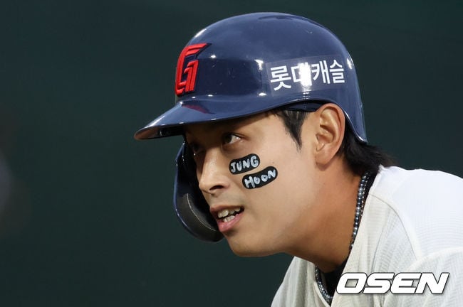 “이대호 선배님 때처럼 유니폼은 입지 못해도…” 황성빈의 리스펙, 롯데 선수들은 ‘정훈’이 됐다. 승리까지 선물하다