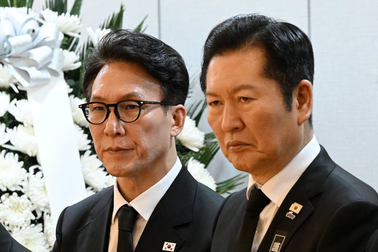김민석 국무총리와 정청래 더불어민주당 대표가 27일 서울 종로구 서울대학교병원 장례식장에 마련된 이해찬 민주평화통일자문회의 수석부의장의 빈소에서 조문객을 맞이하고 있다. 2026.1.27/뉴스1 ⓒ News1 사진공동취재단