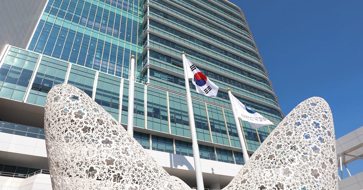 공무원 '실적 가로채기' 없앤다... 보고서 공동 작성자 표기, 최고 성... - 뉴스 썸네일 이미지