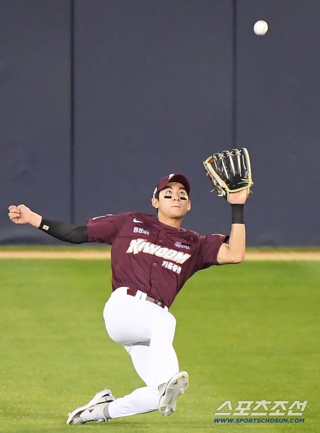◇샌프란시스코 이정후가 올 시즌 코너 외야로 자리를 옮기면서 키움 시절 기록에 눈길이 가고 있다. 스포츠조선DB