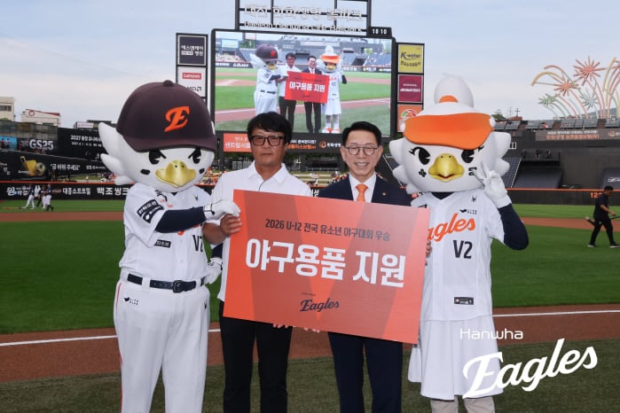 '야구의 미래'는 이렇게 응원한다! 연고지 우승팀 탄생에 프로구단이 직접 나섰다 …300만원 상당 야구용품 지원→관람 기회까지