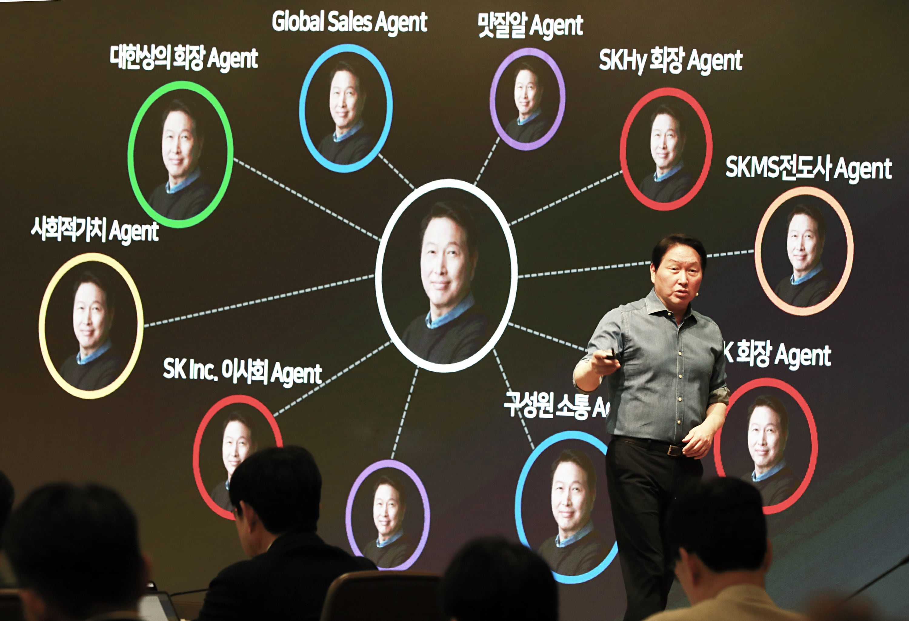 최태원 “내 아바타 수십 개 만들어 소통”…SK, 전사적 AX 착수