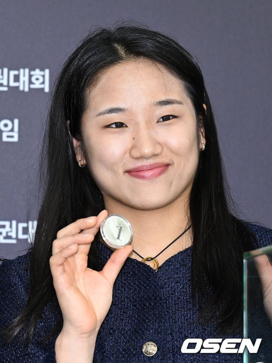 '그랜드슬램 기념메달 출시' 안세영, 부상 딛고 밝은 미소..."몸 상태 80~90% 올라왔다" 8월 세계선수권 정조준