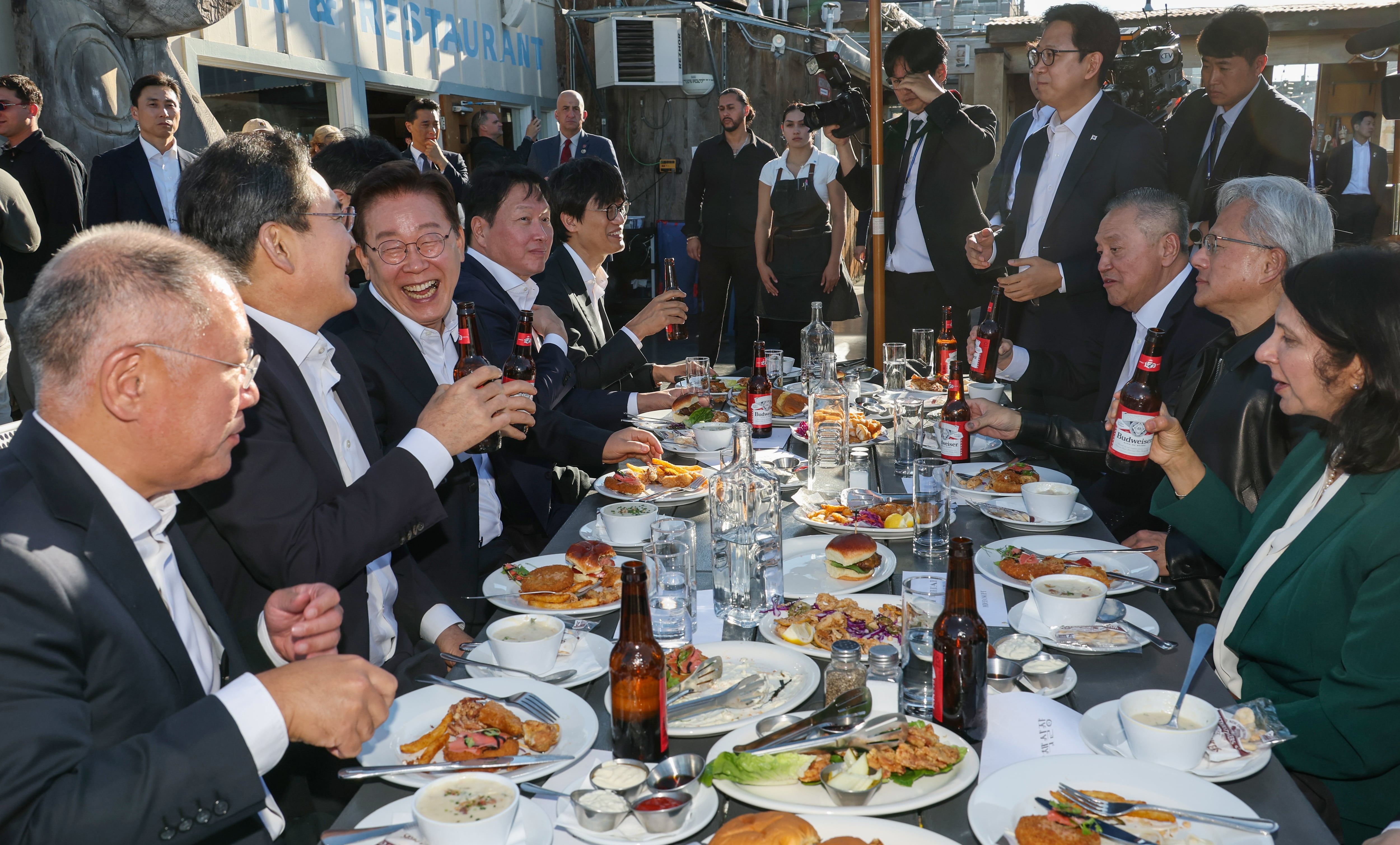 李대통령, 샌프란 AI 서밋 후 만찬…피시앤칩스에 맥주