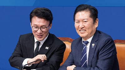 김민석 국무총리(왼쪽)가 지난 3월 22일 서울 여의도 국회에서 열린 제7차 고위당정협의회에서 정청래 더불어민주당 대표와 대화하고 있다. photo 뉴스1
