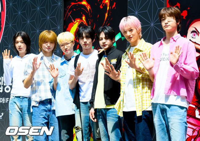 Opening photo call at the exhibition in Seongsu-dong, Seoul
