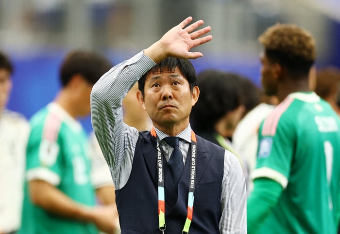 韓 "홍명보 나가!" 日은 정반대, '브라질에 역전패' 모리야스 거취 언급에 국대 레전드 "나가지마!"