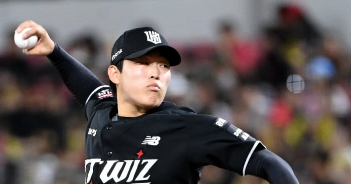 KT Wiz Manager Weighs Moon Yong-ik vs Kim Jeong-woon for Rotation Spot - 조선일보
