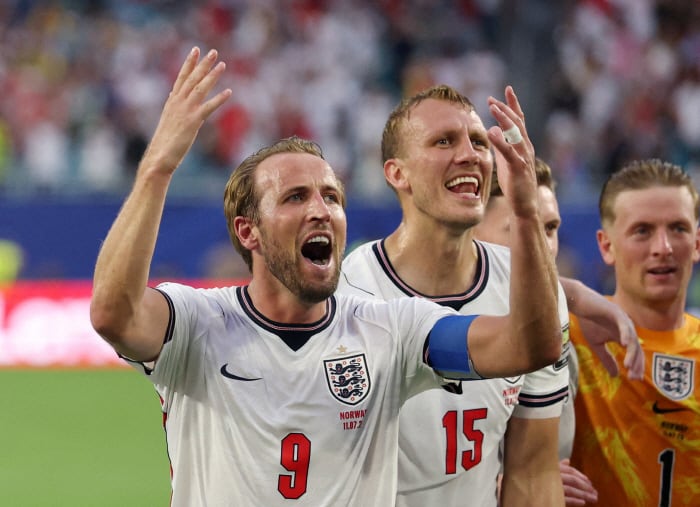'왜 우리 볼 아니에요!' 해리 케인 '깜짝' 분노 폭발→심판 항의 묵살…英 'FIFA 새 규정 도입, 캡틴도 당황했다'