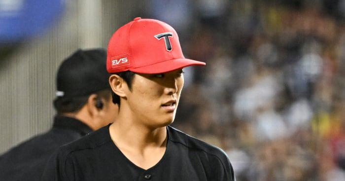 경기 중 포수와 투수 장면