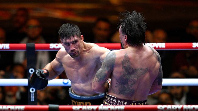 Verhoeven Appeals Controversial Stoppage Loss to Usyk