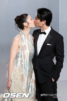 EJAE and Fiancé Sam Kim Share Romantic Kiss at Oscar After-Party