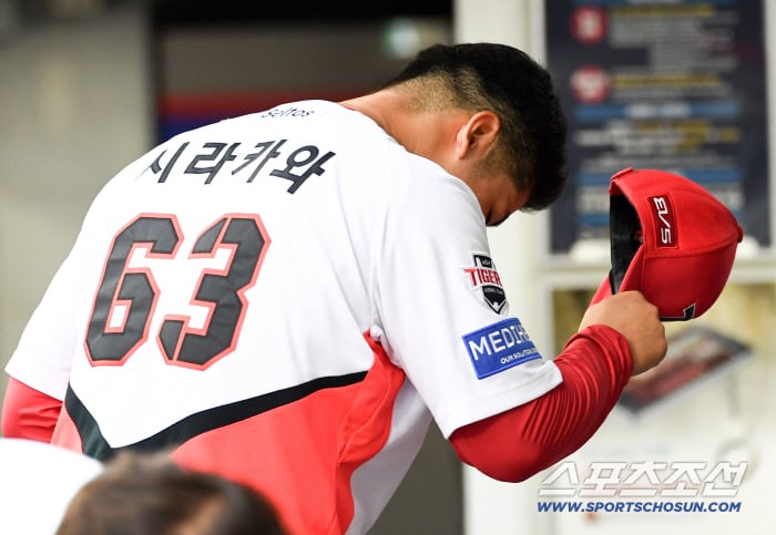 김호령 홈런에 폴더 인사, 호수비에 하이파이브...시라카와가 보여준 동료애