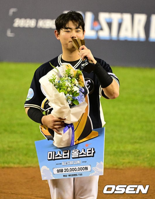 한화에 이런 효자가 있다니, 연봉 3600만원→MVP 상금 2000만원 부모님께 바친다 “엄마 아빠 주시고 싶은 만큼 주세요”