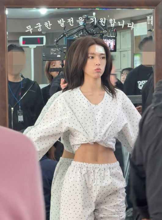 Ha Young's Sculpted Abs and Slim Waistline Revealed in Behind-the-Scenes Photos