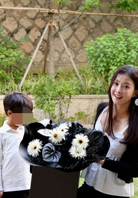 이시영, 학비 6억 국제학교 아들과 파인다이닝..."샤넬 원피스도 준비했는데"