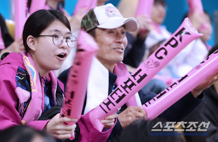 "학생체전 6관왕도,'스마일리' 金윤지 절친도 컬링의 매력에 푹~" 휠체어컬링장에 사상 첫 서포터스가 떴다!