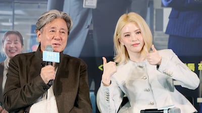 배우 최민식과 한소희가 4일 오후 서울 용산구 CGV 용산아이파크몰에서 영화 ‘인턴' 언론시사회에 참석해 취재진 질문에 답변하고 있다. '인턴'은 '인턴'은 론칭 3년 만에 패션계의 다크호스로 급부상한 선우(한소희 분)의 회사에 경력 37년 차 실버 인턴 기호(최민식 분)가 입사하면서 시작되는 일을 그린 작품이다. 2026.9.4 ⓒ 뉴스1 김진환 기자