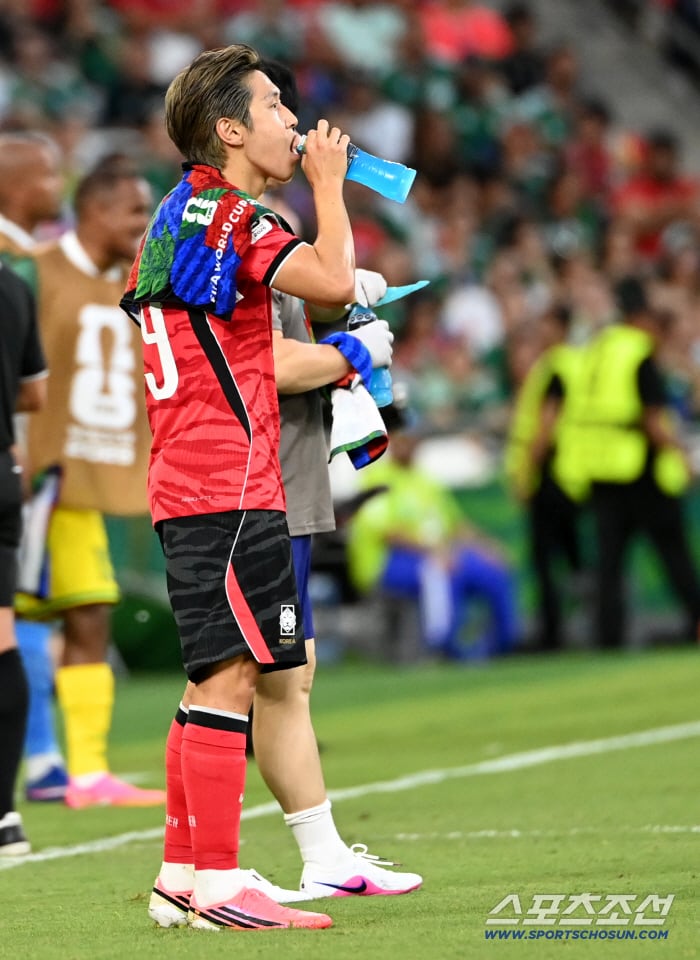 "충격!" '韓 축구 날벼락' 대한민국 에이스 이강인 이적 물음표 붙었다…디에고 시메오네 AT 마드리드 감독 '재계약 이슈' 발생