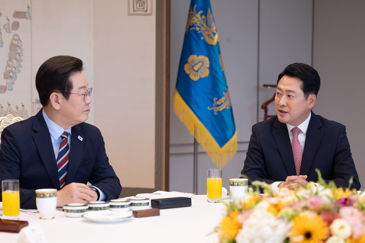 이재명 대통령이 지난해 9월 8일 서울 용산 대통령실 청사에서 열린 여야 지도부 오찬 회동에서 장동혁 국민의힘 대표의 발언을 듣고 있다. (대통령실 제공. 재판매 및 DB 금지) 2025.9.8 ⓒ 뉴스1 이재명 기자