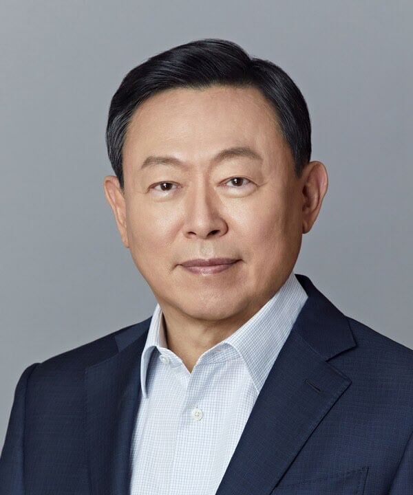 신동빈, 롯데쇼핑 주식 423억 규모 매각…4500억 상속세 재원 확보 해석