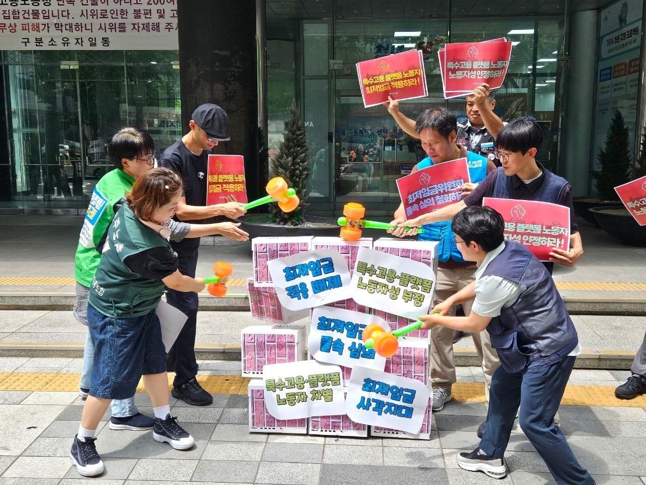 민주노총, 내년 최저임금 이의 제기… “배달 기사에게도 적용해야”