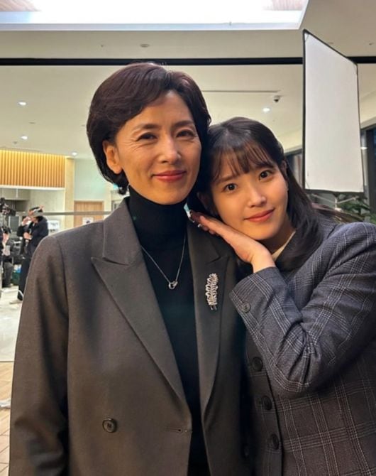 IU's 'Mother-in-Law' Kang Myung-joo Honored on First Death Anniversary