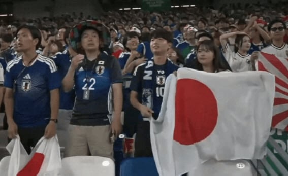 "대충격!" 대한민국 분노 폭발 日 제국주의 상징 '욱일기' 응원 등장…일본 '韓, 일본 팬 행동 비판→엄격한 시선'