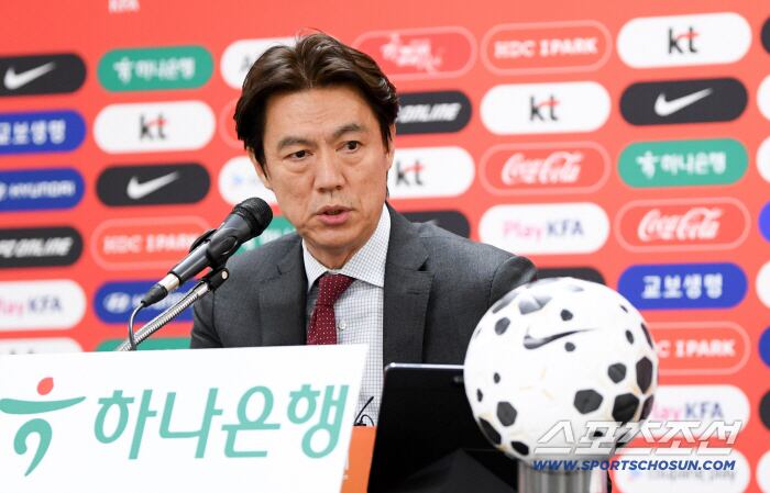 남자축구 국가대표팀 3월 유럽 원정 평가전 명단 발표 기자회견이 16일 천안 코리아풋볼파크에서 열렸다. 홍명보 감독이 명단을 발표하고 있다. 천안=박재만 기자 pjm@sportschosun.com/2026.03.16/