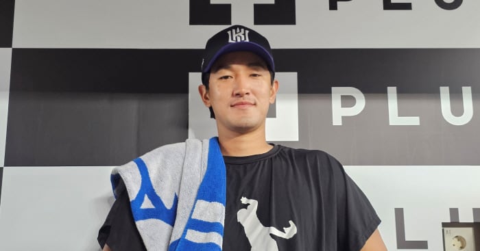 Go Young-pyo's Streak Helps KT to Win - 조선일보