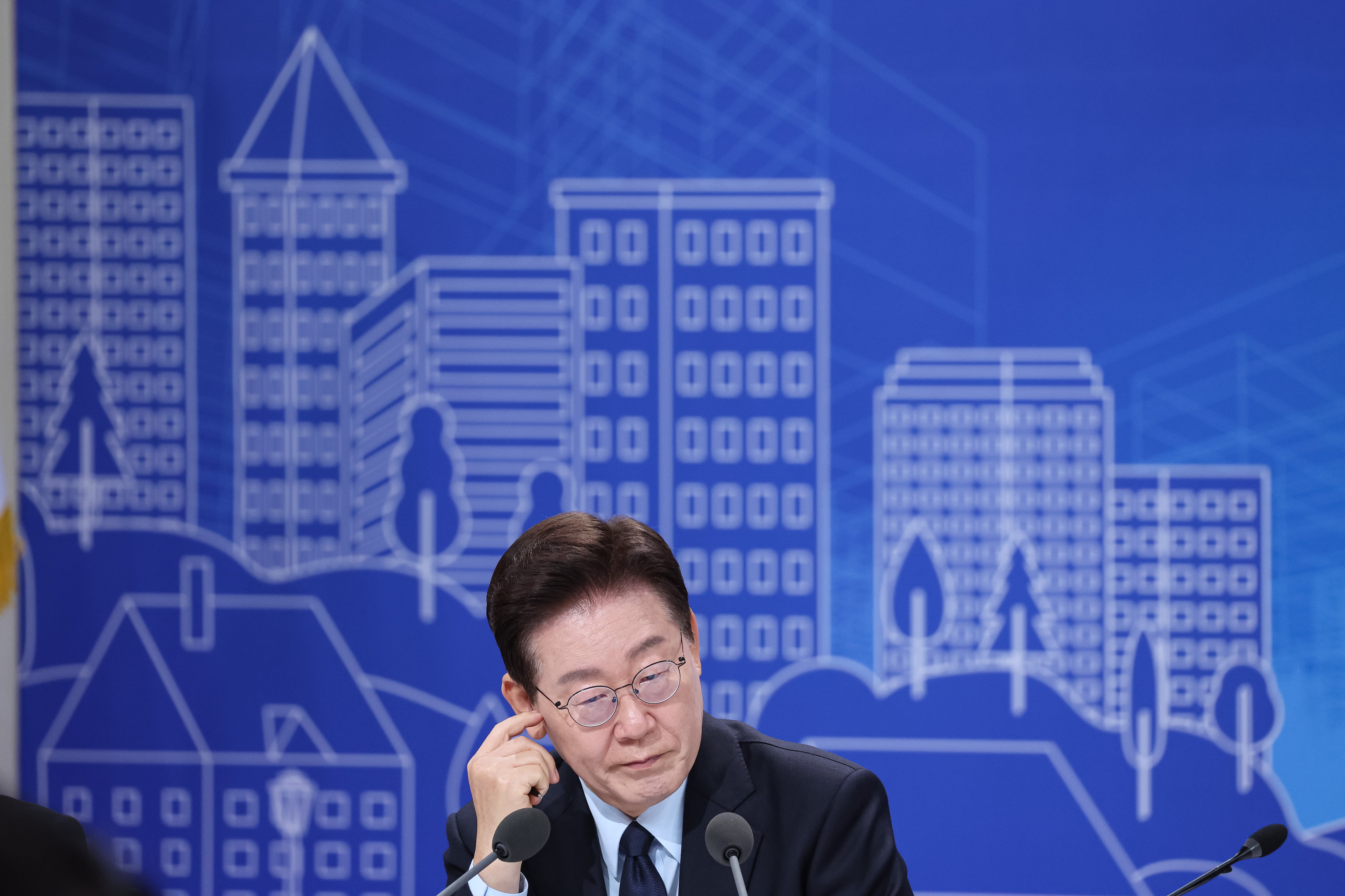 “시장 이긴다”더니… 정부, 시장 역공에 속수무책