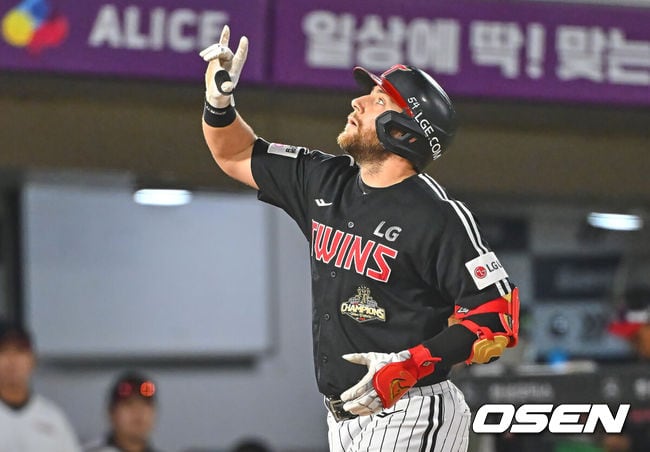 ‘홈런 1위-타점 2위-타격 2위’ LG 역대 최고 외인 타자, ‘트리플 크라운’까지 노려볼까