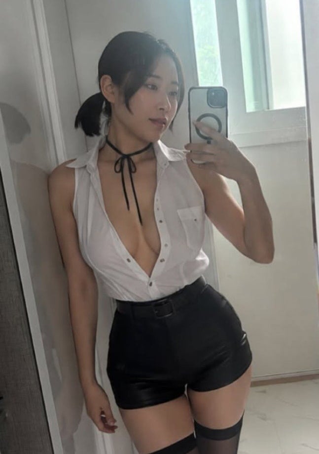 이세영, 단추 어디까지 푼 거야…파인 블라우스 사이 '볼륨감'
